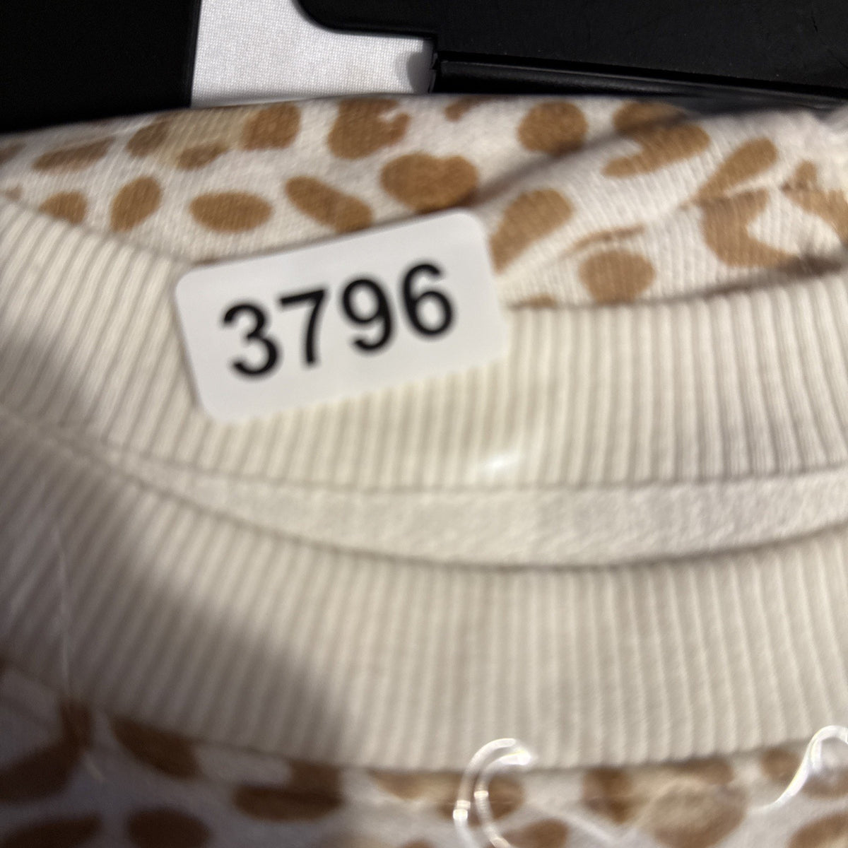 Sweatshirt Womens XL Cream Tan Leopard Print Crew Neck Drop Shoulder
