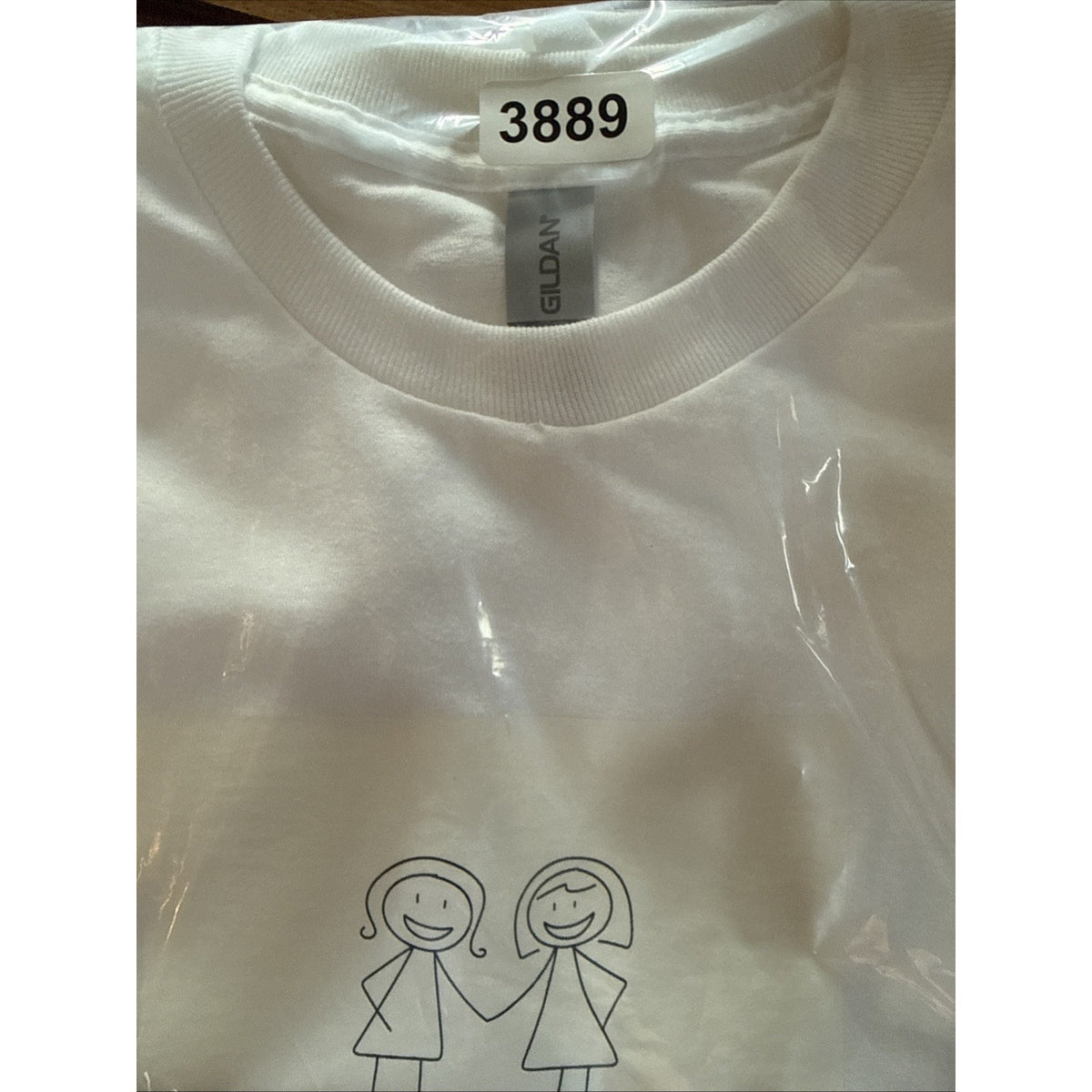 Gildan Medium White Sister Quote Graphic Tee “A Sister Is Someone Who Truly