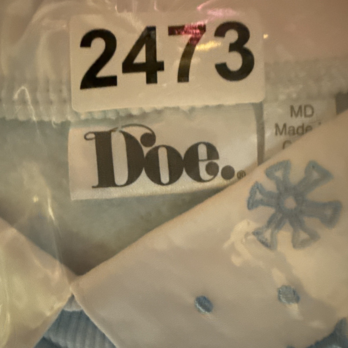 Doe Let It Snow Sweatshirt Women’s Medium Blue Embroidered Peter Pan Collar 