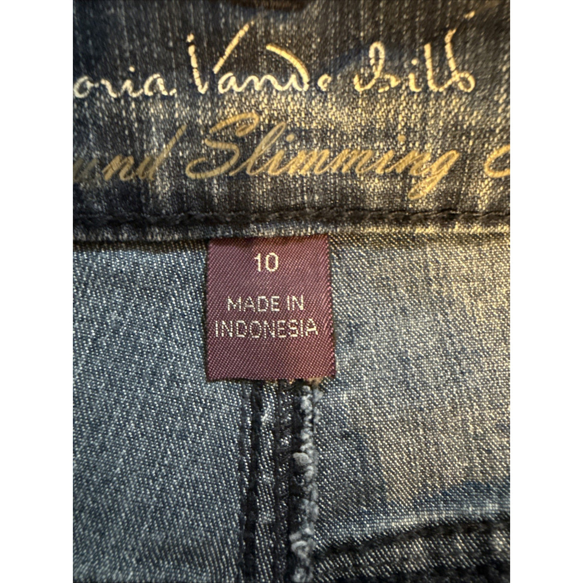 Gloria Vanderbilt Amanda Womens Capri Jean Shorts Size 10 Blue Denim Wash