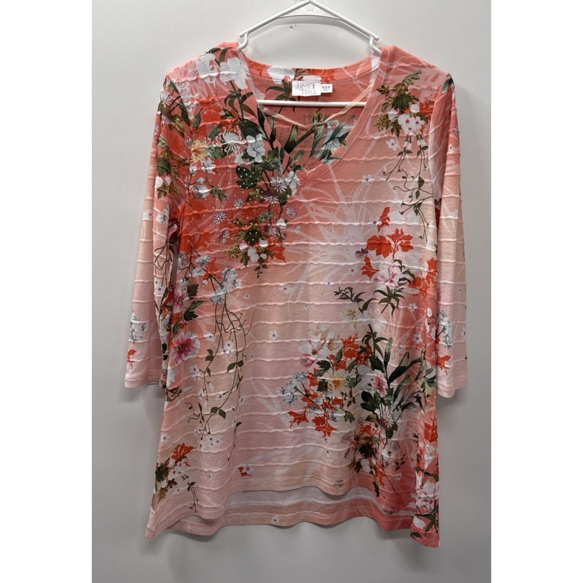 Time and Tru Women’s Size Small peach green floral 3/4 sleeves v neck Casual