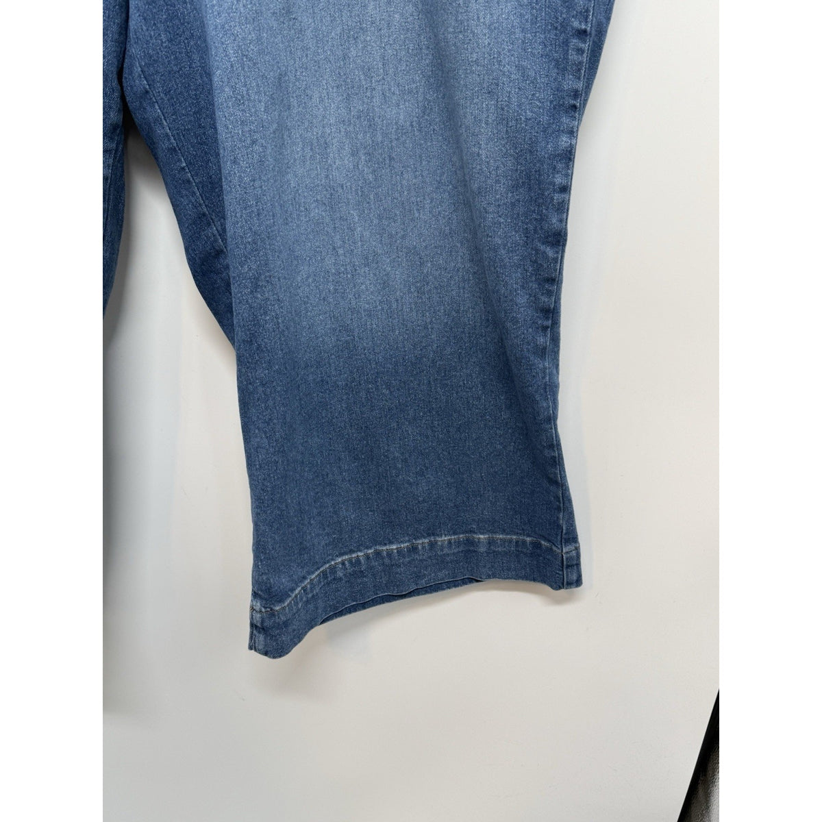 Liz Claiborne Denim Capris Womens 24W Plus Stretch Tencel Blue Patch Pocket