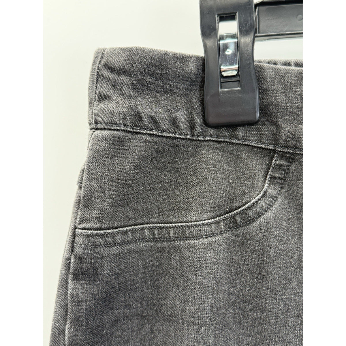 Isaac Mizrahi Pull On Women's Jeans size 10P Faded Black Denim 28” Inseam