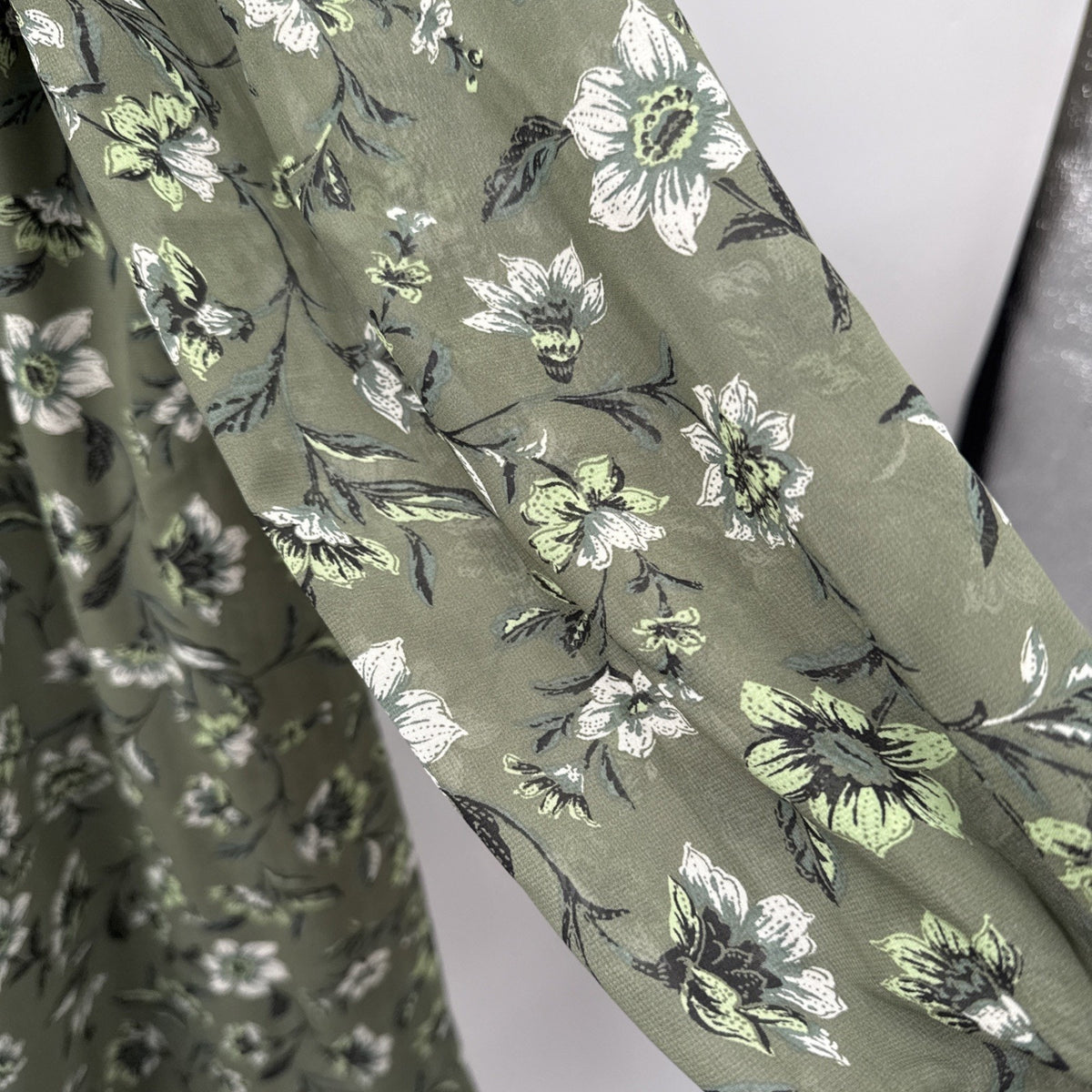 time and tru Dress Women’s Size Large Green, Black, White floral print Boho