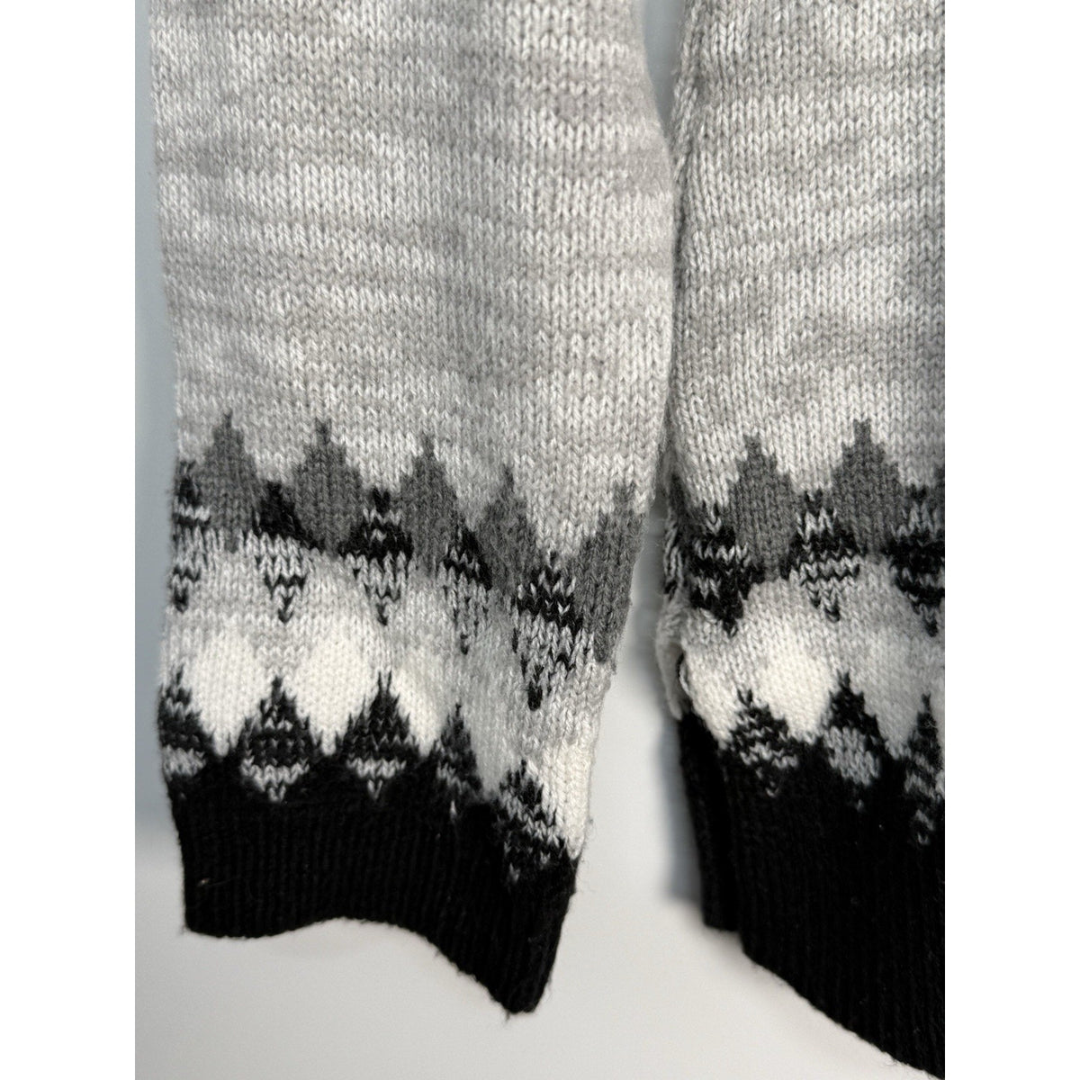 NY&C Fair Isle Knit Sweater Womens Medium Black Gray Nordic Long Sleeve