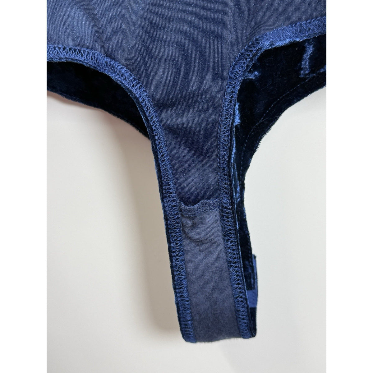 NY&Co Navy Crushed Velvet Cold Shoulder Bodysuit Sz M Gothic Romantic Whimsigoth