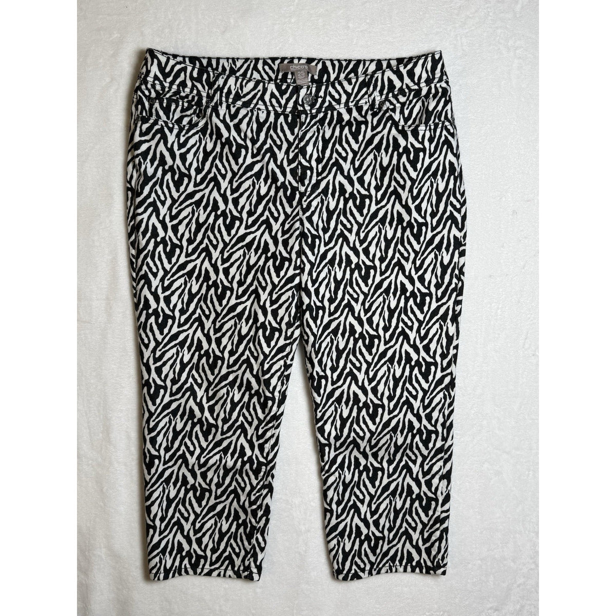 Chico’s 2.5 Zebra Print Crop Capri Jeans Women’s Black White Stretch Size 18