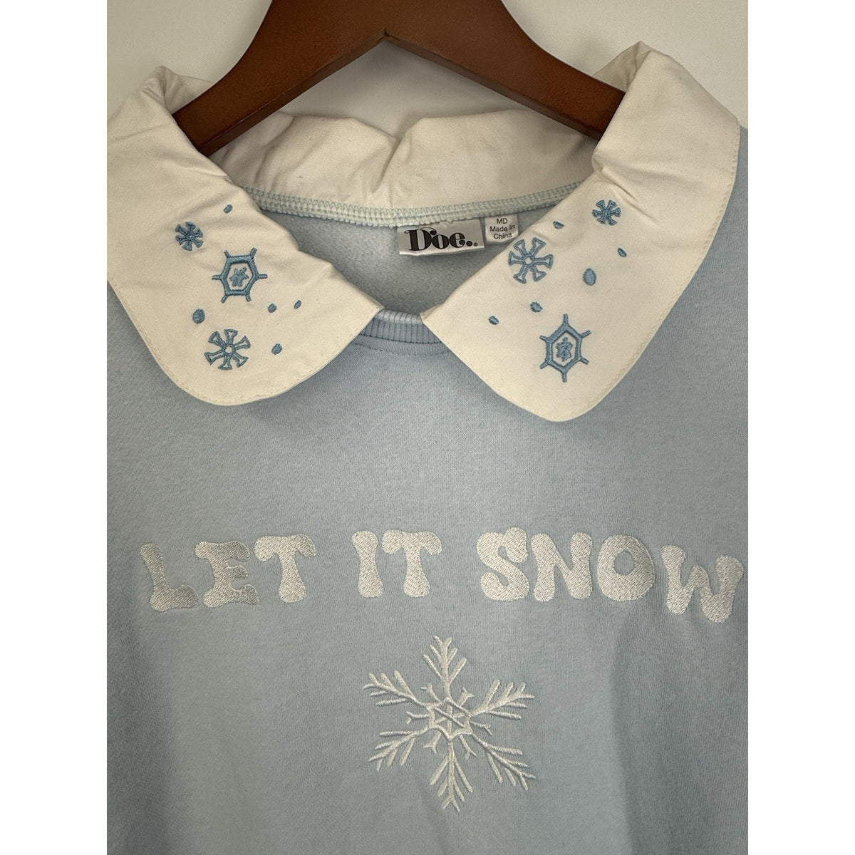 Doe Let It Snow Sweatshirt Women’s Medium Blue Embroidered Peter Pan Collar ￼