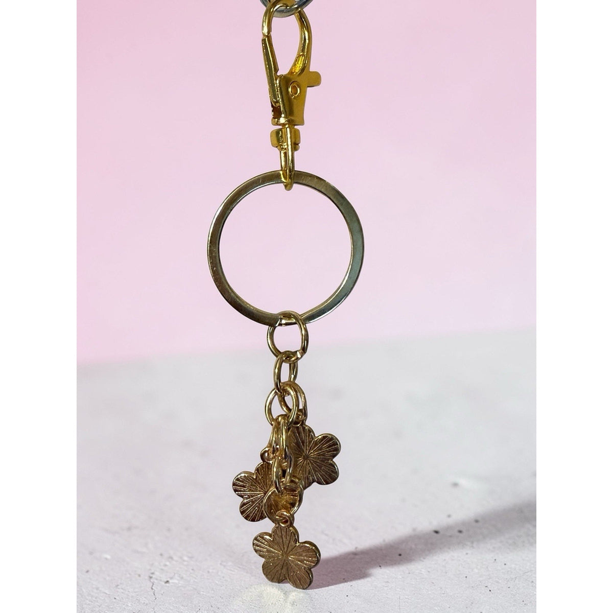 Hot Pink Daisy Flower Keychain Gold Tone Floral Charm Purse Bag Key Ring