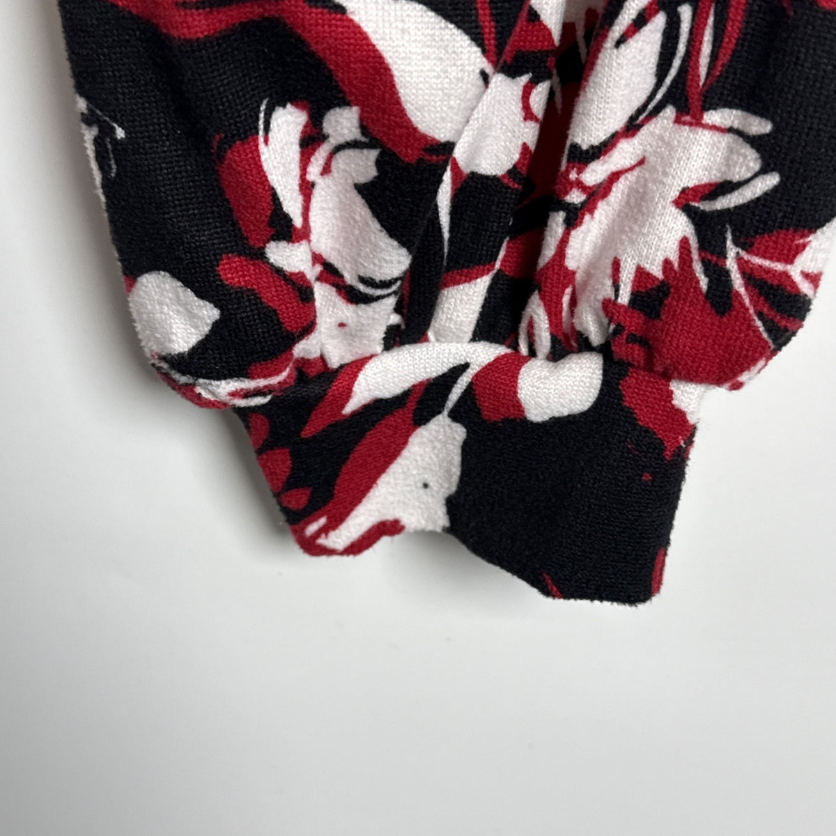 Lildy Tunic Top Women’s Large Extra Large Black Red Floral Long Sleeve Stretch