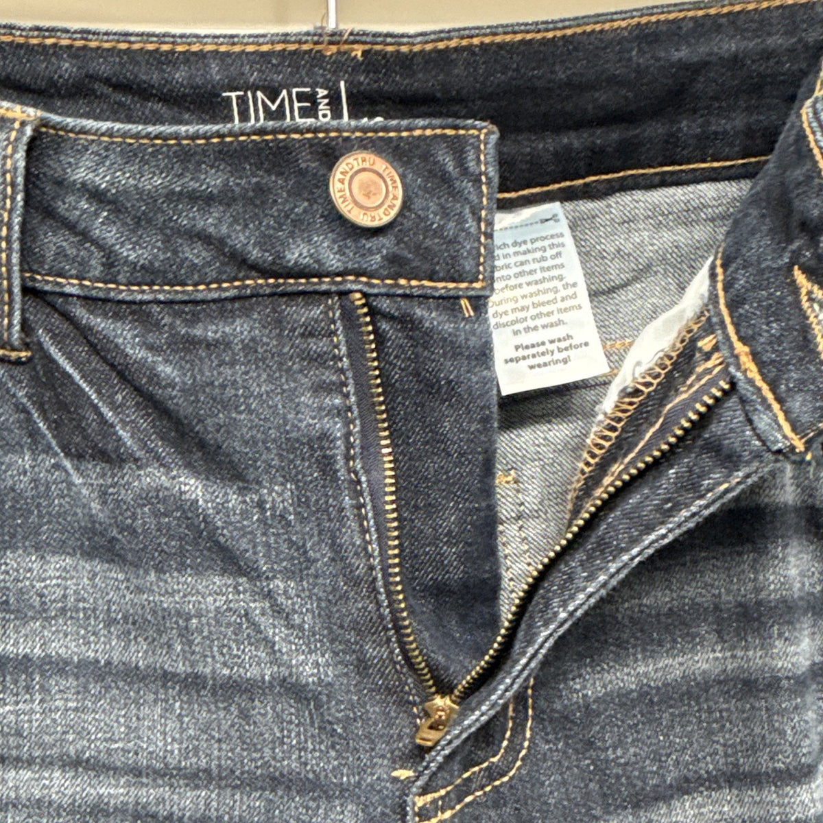 Time and Tru Women’s Size 16 Mid Rise Dark Wash Distressed Cuffed Capri Jeans