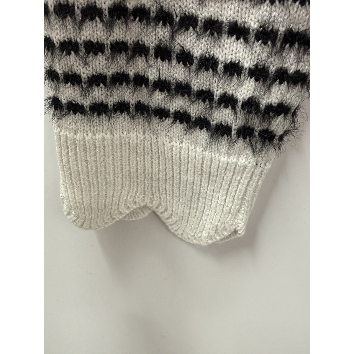 ELLE Women XXL Black White Striped Fuzzy Knit Sweater Scallop Hem Pullover Flaw