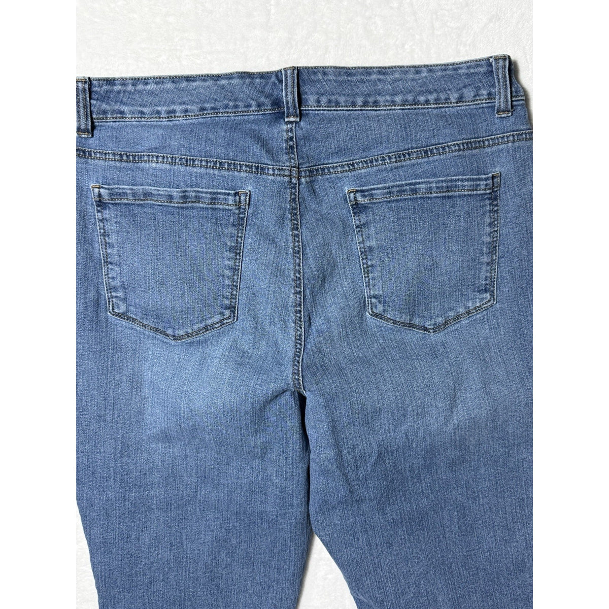 Style & Co. Women’s Curvy Capri Jeans 14 Blue Medium Wash Denim Stretch Pockets