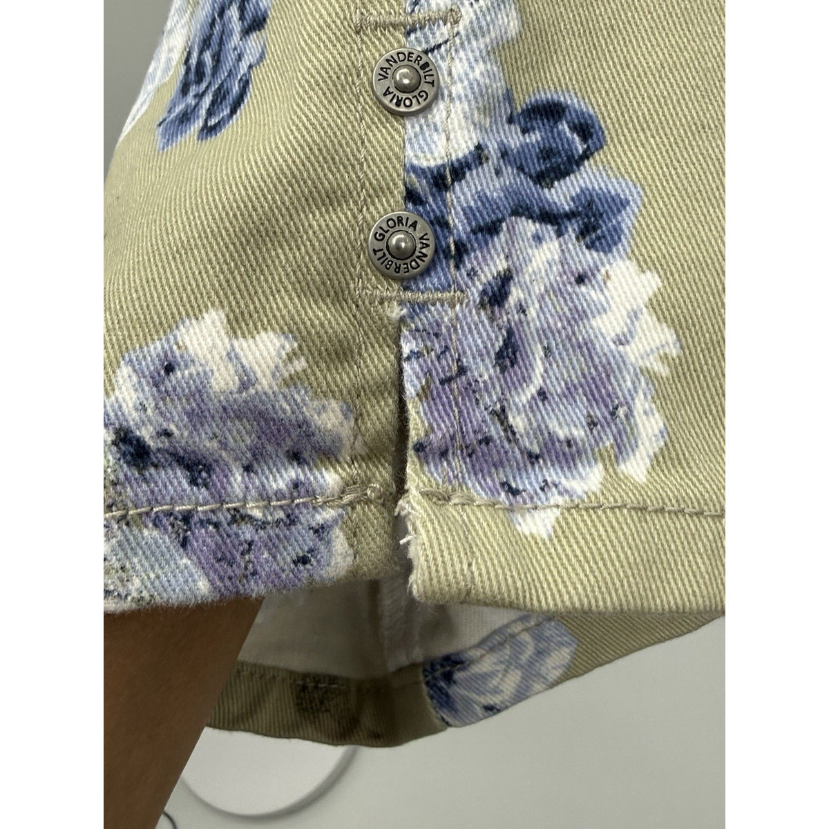 Gloria Vanderbilt Amanda Capri Pants Womens 16W Beige Blue Floral Stretch Crop