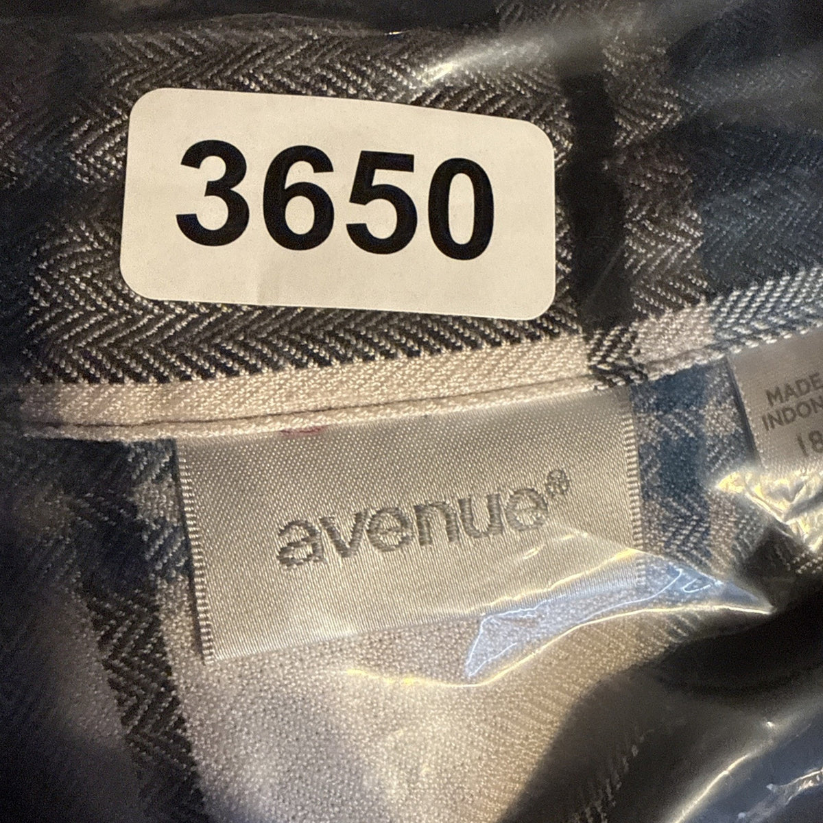 Avenue Shirt Women’s Black,White,Blue Long Sleeve Button Up Plaid Size 18/20