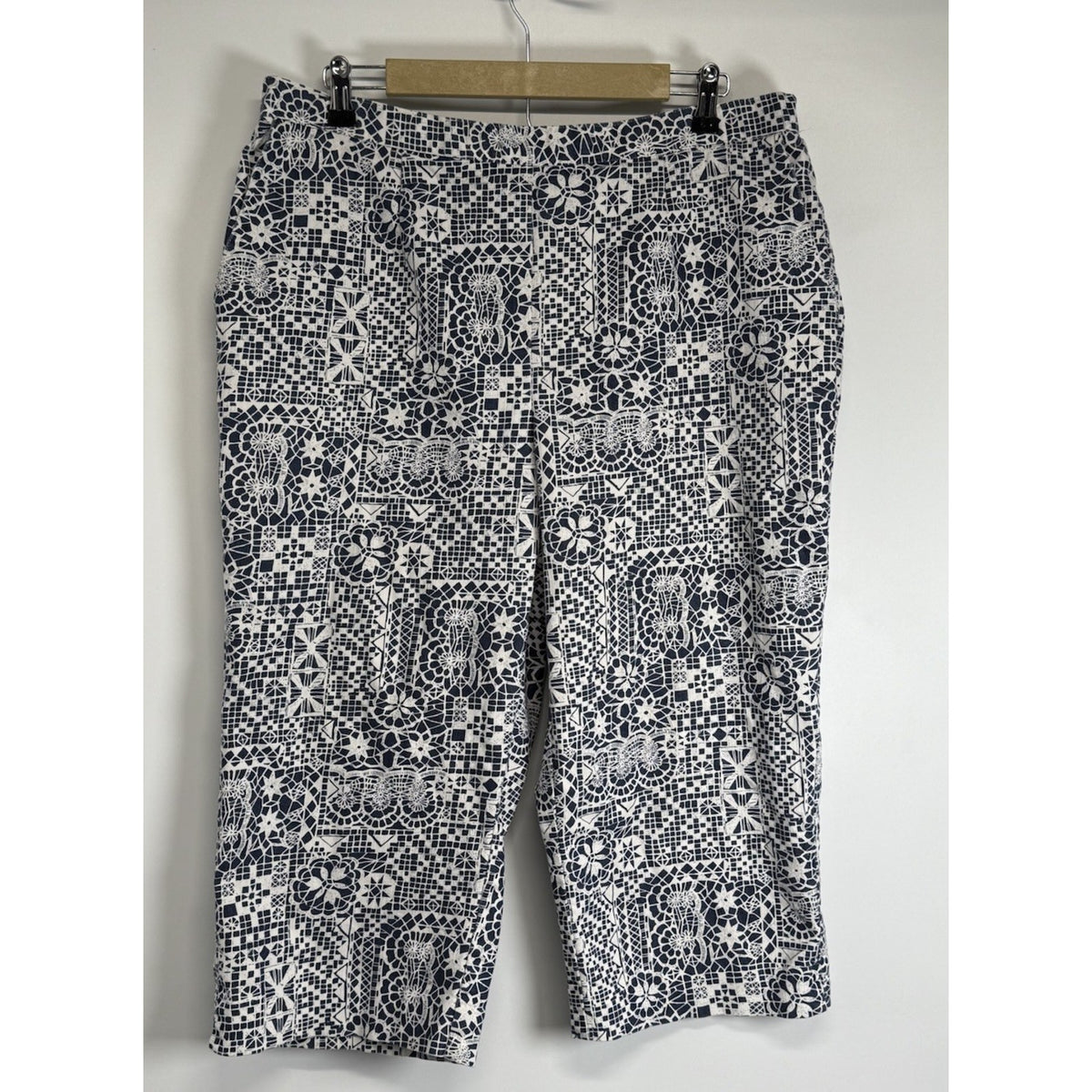 ALFRED DUNNER PULL-ON PANTS Capri Cropped Geometric Print Navy & White Size 12