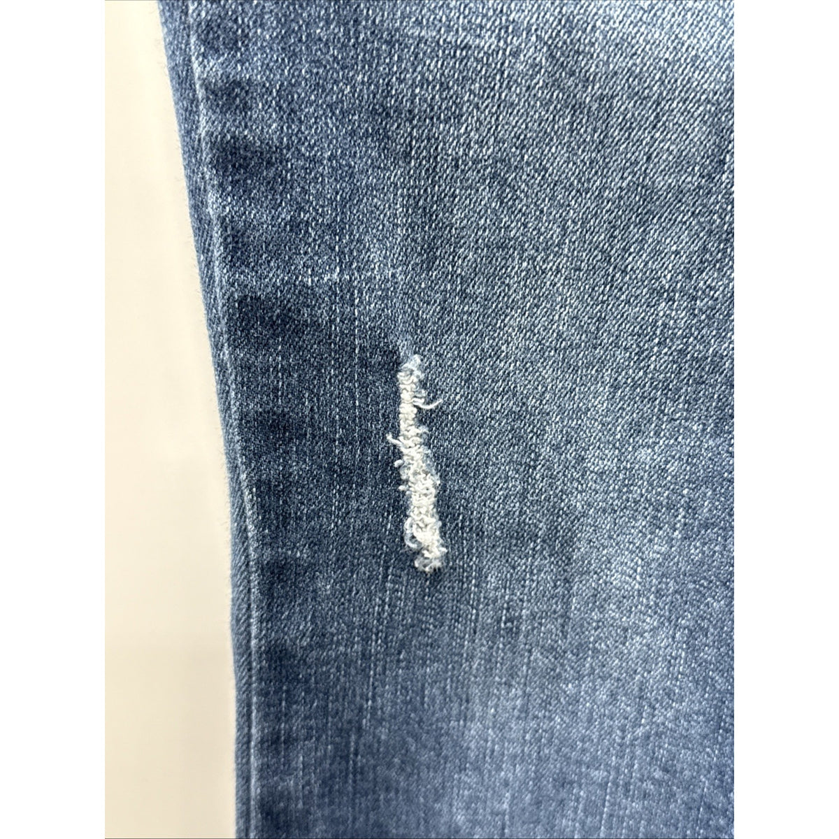 Crown&Ivy Distressed Mid Rise Women Size 4 Skinny Elephant Star, Appliqué Jeans