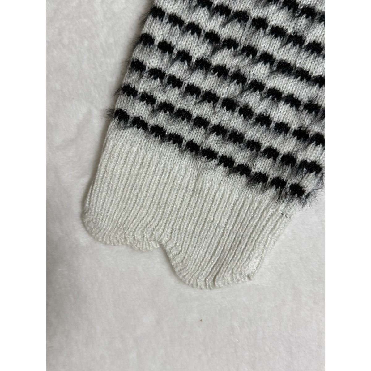 ELLE Women XXL Black White Striped Fuzzy Knit Sweater Scallop Hem Pullover Flaw