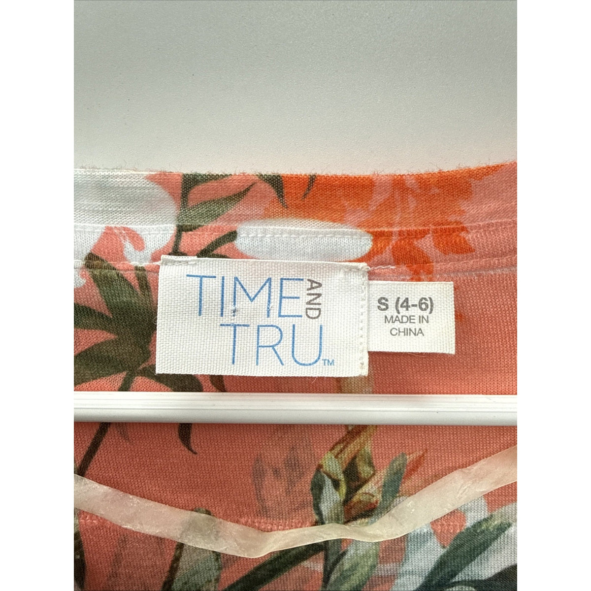 Time and Tru Women’s Size Small peach green floral 3/4 sleeves v neck Casual
