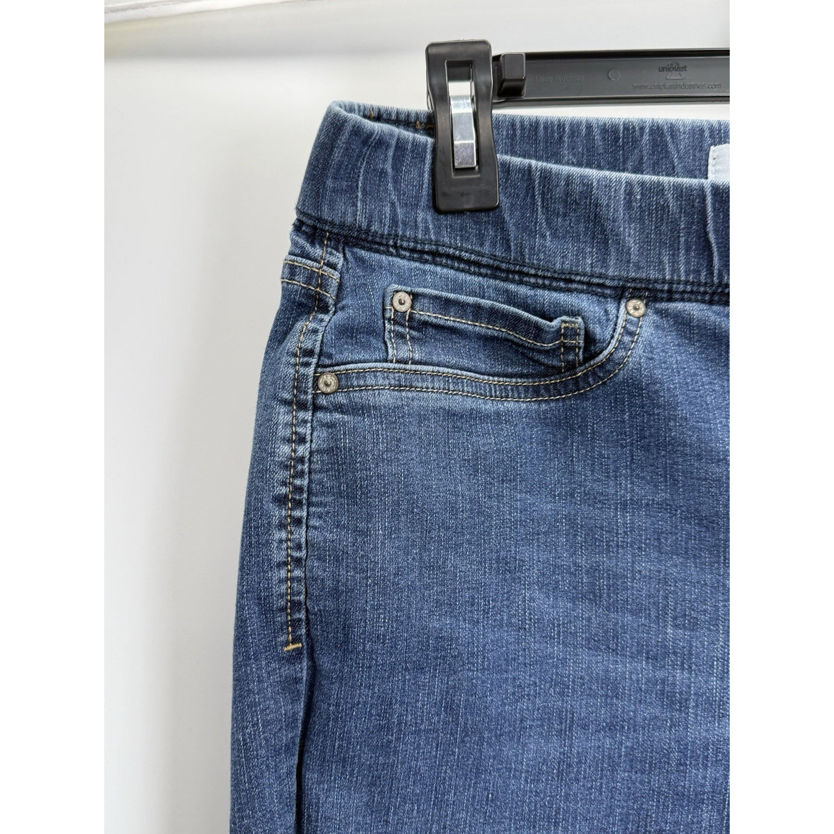 Signature Levi Jeans 10L (30X32) Pull On Skinny Totally Shaping Gold Label
