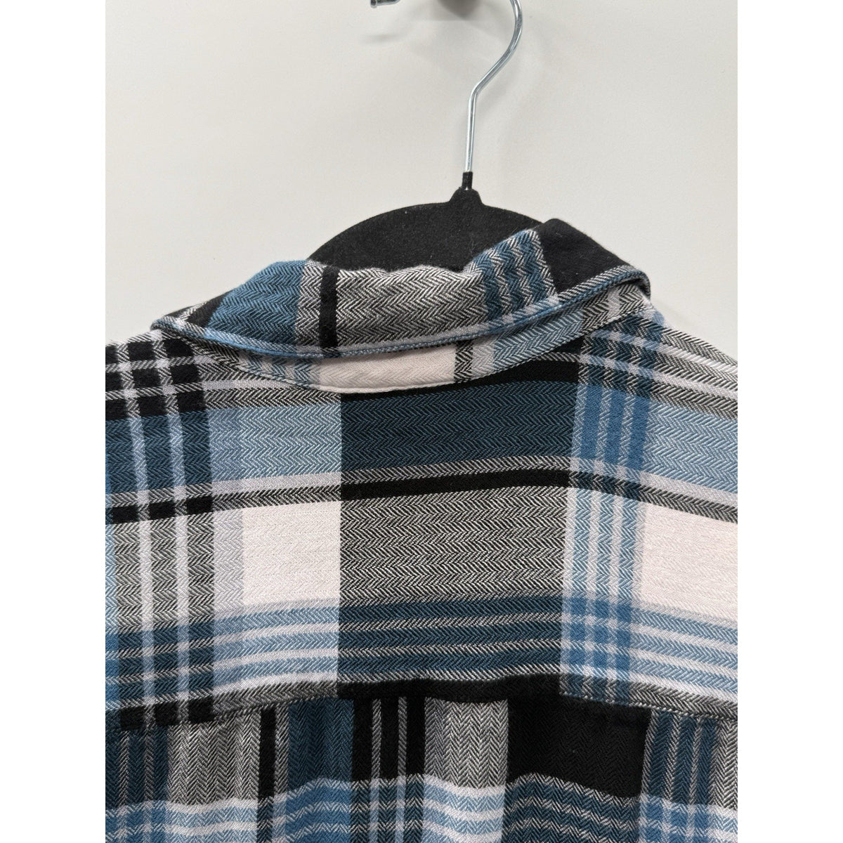 Avenue Shirt Women’s Black,White,Blue Long Sleeve Button Up Plaid Size 18/20