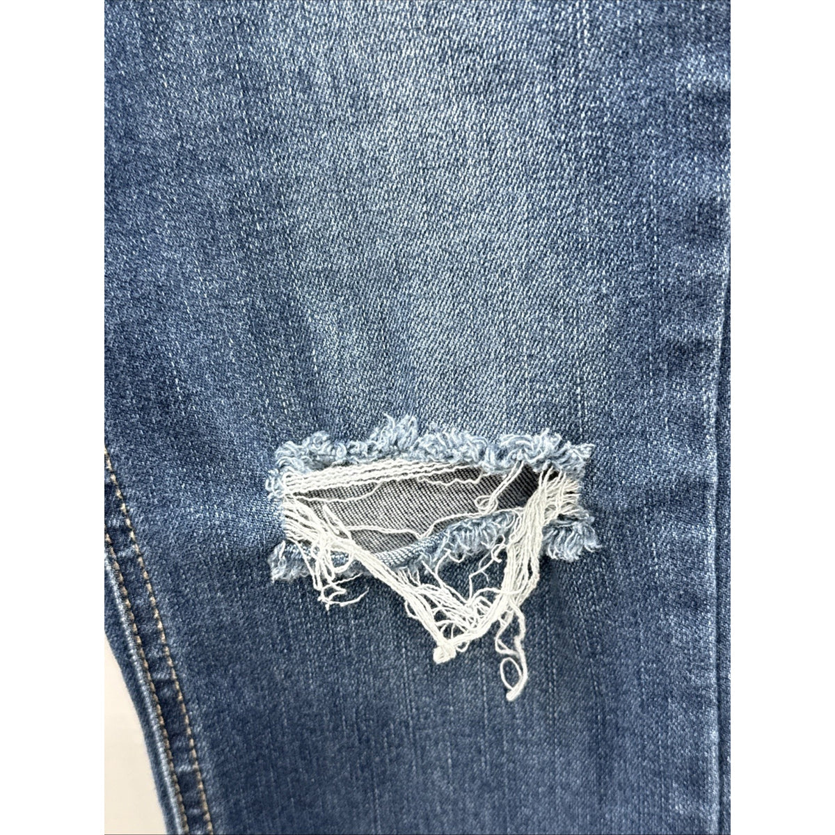Crown&Ivy Distressed Mid Rise Women Size 4 Skinny Elephant Star, Appliqué Jeans