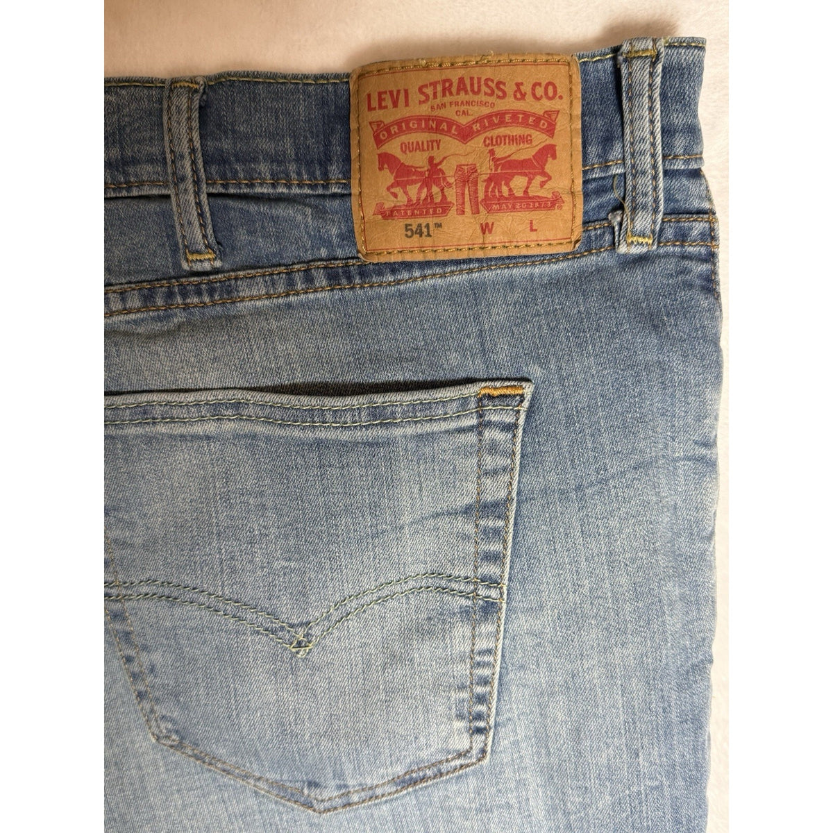 Levi’s 541 Athletic Taper Jeans Mens 52x30 Light Wash Stretch Denim 52x29