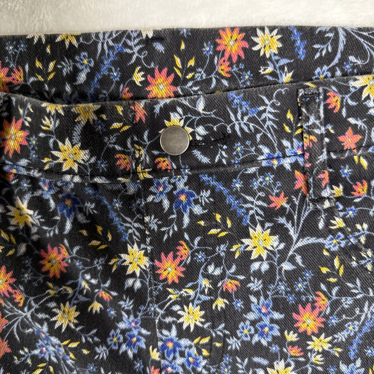 Time and Tru Women’s High-Rise Stretch Fitted Floral Jegging Size M(8-10)