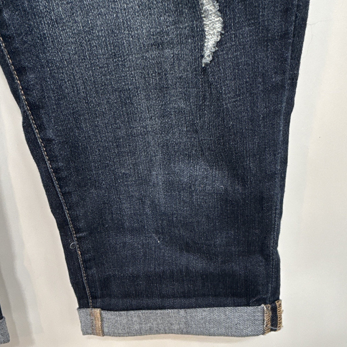 Time and Tru Women’s Size 16 Mid Rise Dark Wash Distressed Cuffed Capri Jeans