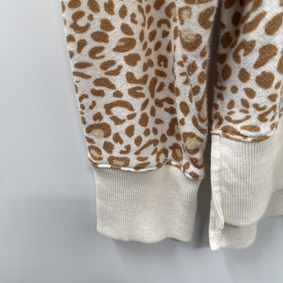Sweatshirt Womens XL Cream Tan Leopard Print Crew Neck Drop Shoulder