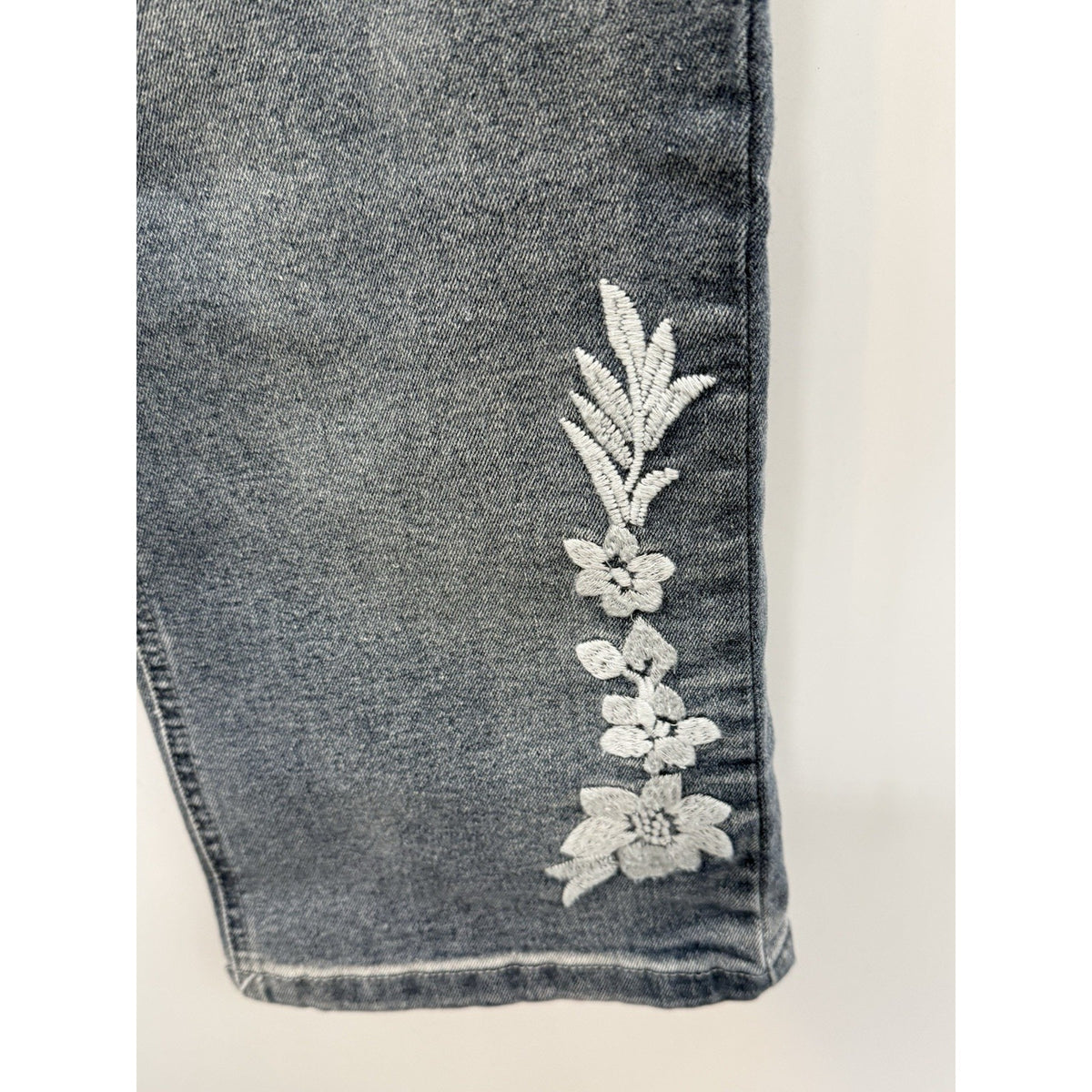 EST. 1946 Cato Denim Women Plus Size 16W Hi-Rise Cropped Blue Floral Embroidered