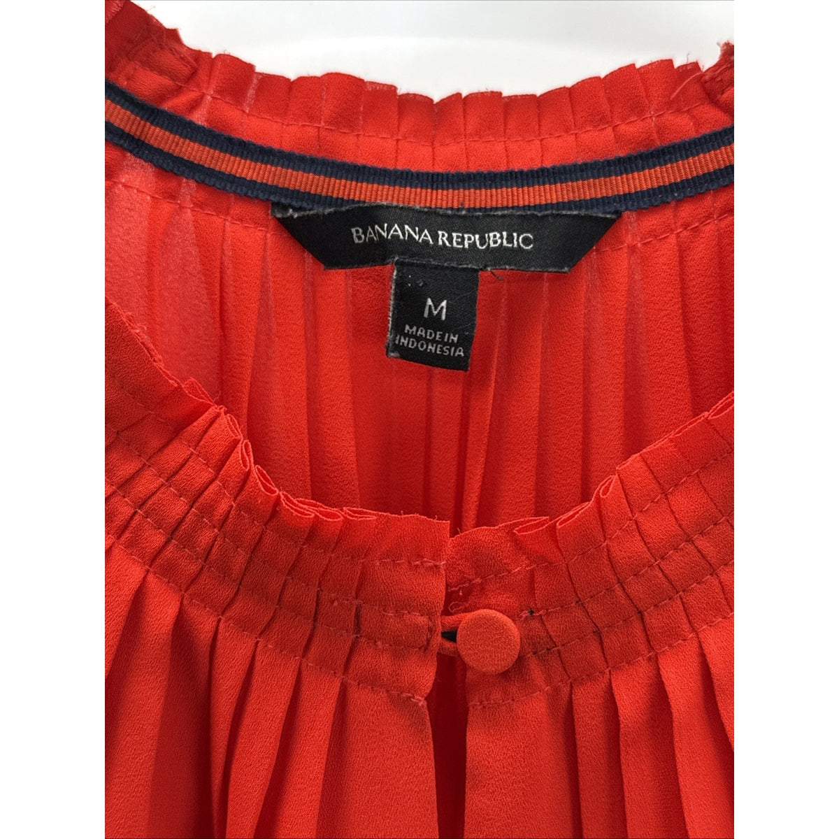 Banana Republic Red Front Peep Hole Sleeveless Office Pleated Shell Blouse M