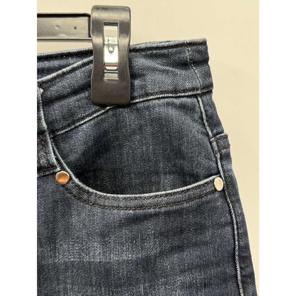 Christopher & Banks Womens Size 6 Dark Wash Embroidered Capri Jeans Mid Rise
