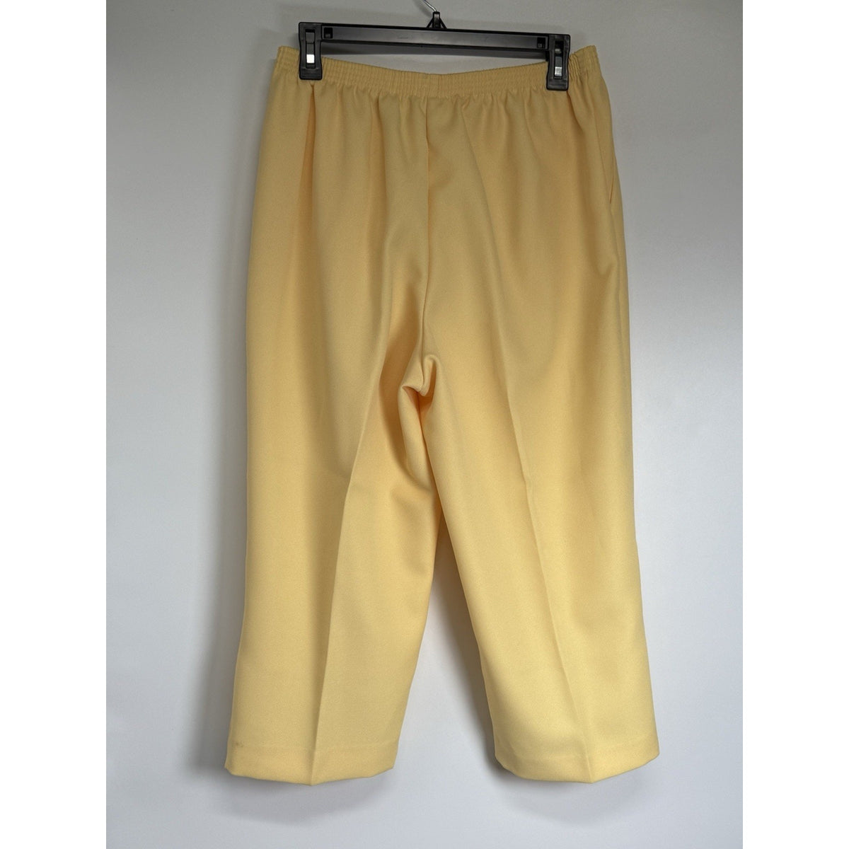 Alfred Dunner Size 14 Yellow Pull On Capri Pants Button Hem Comfort Stretch