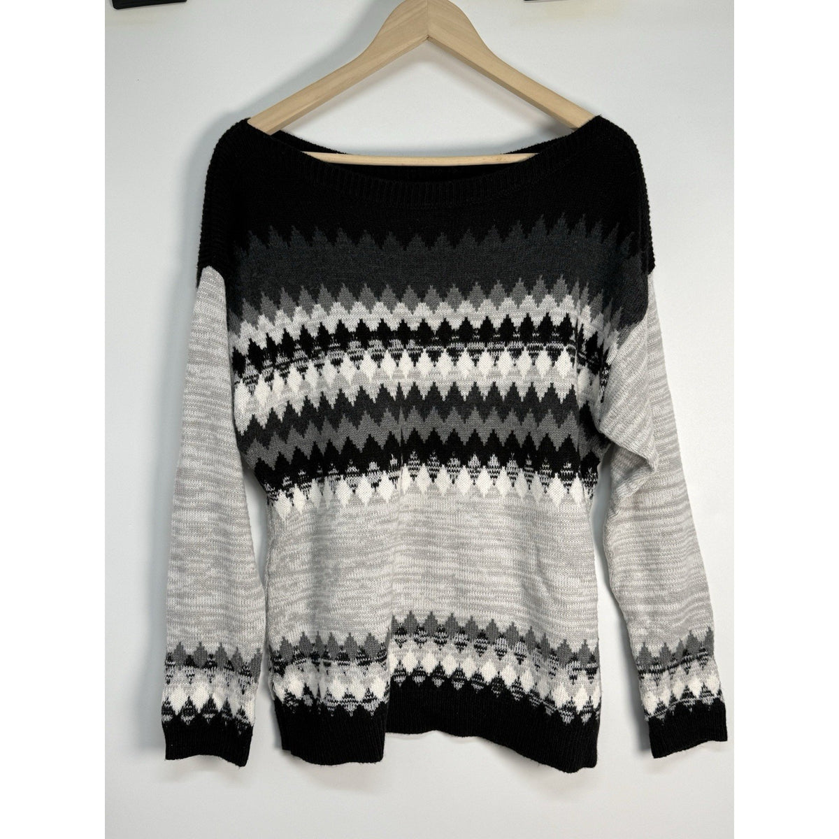 NY&C Fair Isle Knit Sweater Womens Medium Black Gray Nordic Long Sleeve
