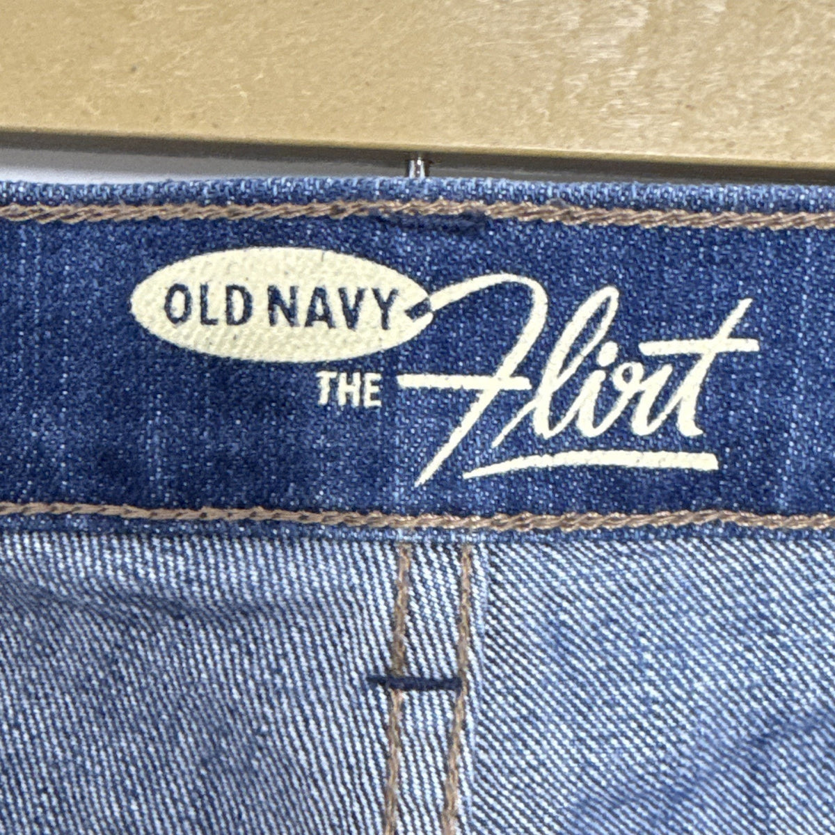 Old Navy The Flirt Women’s 14 Blue Denim Bermuda Shorts Medium Wash Pockets