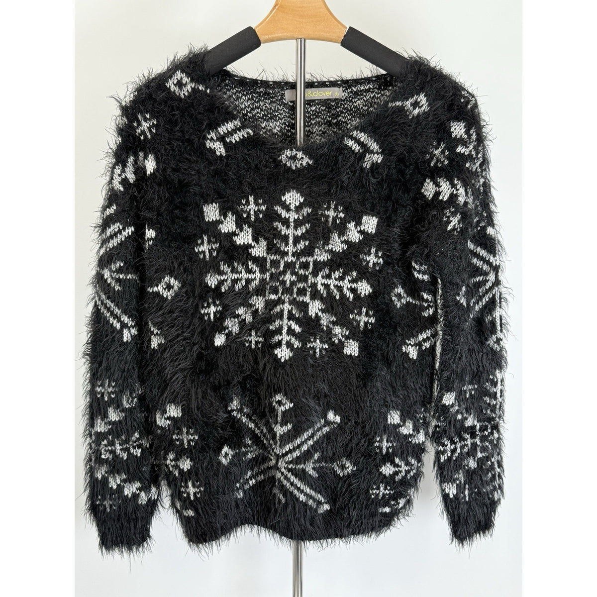 Finn & Clover Black Fuzzy Snowflake Sweater Side Button Detail Women’s Small