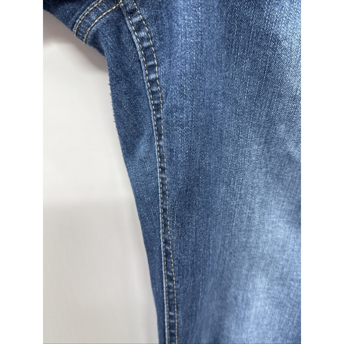 Crown&Ivy Distressed Mid Rise Women Size 4 Skinny Elephant Star, Appliqué Jeans
