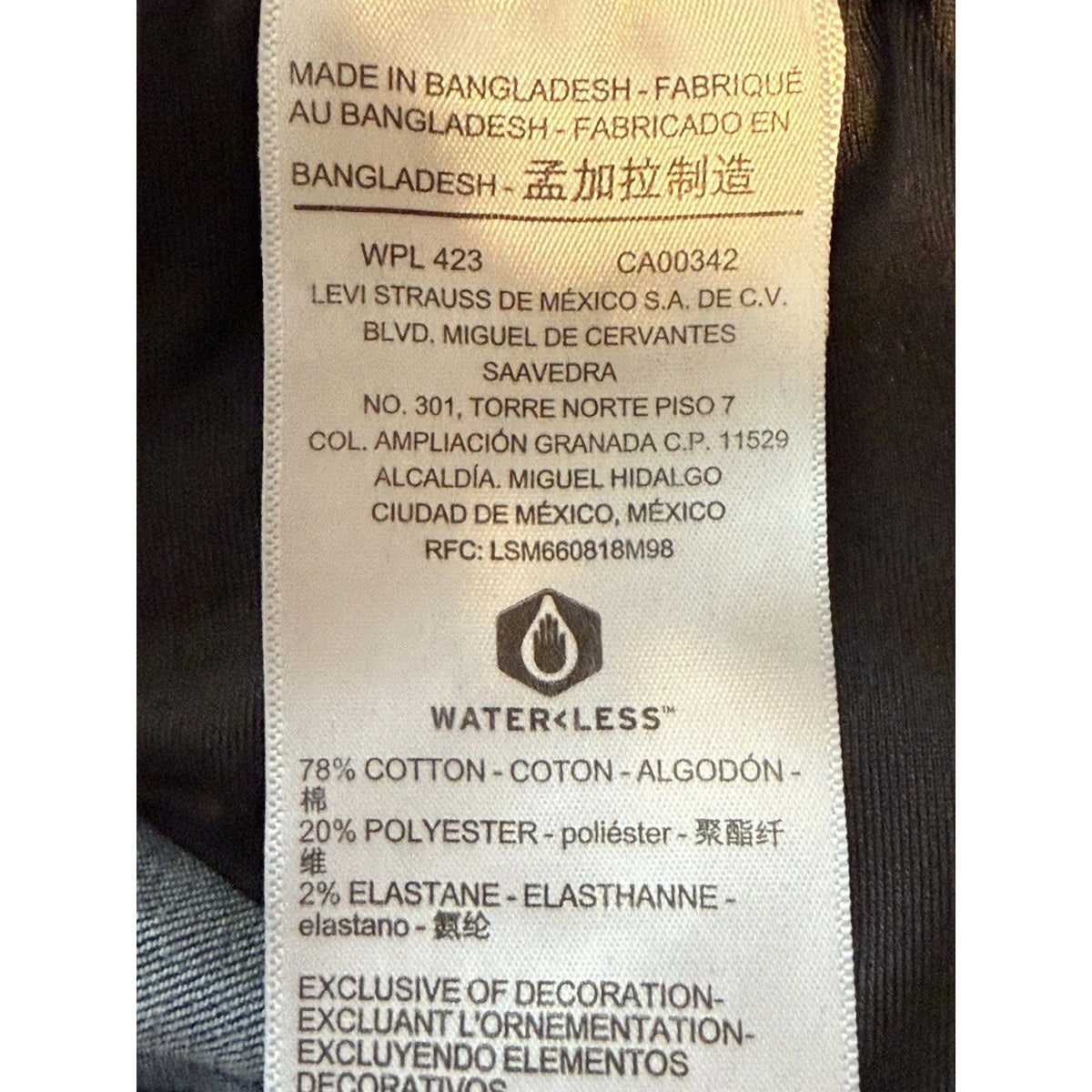 Signature Levi Jeans 10L (30X32) Pull On Skinny Totally Shaping Gold Label