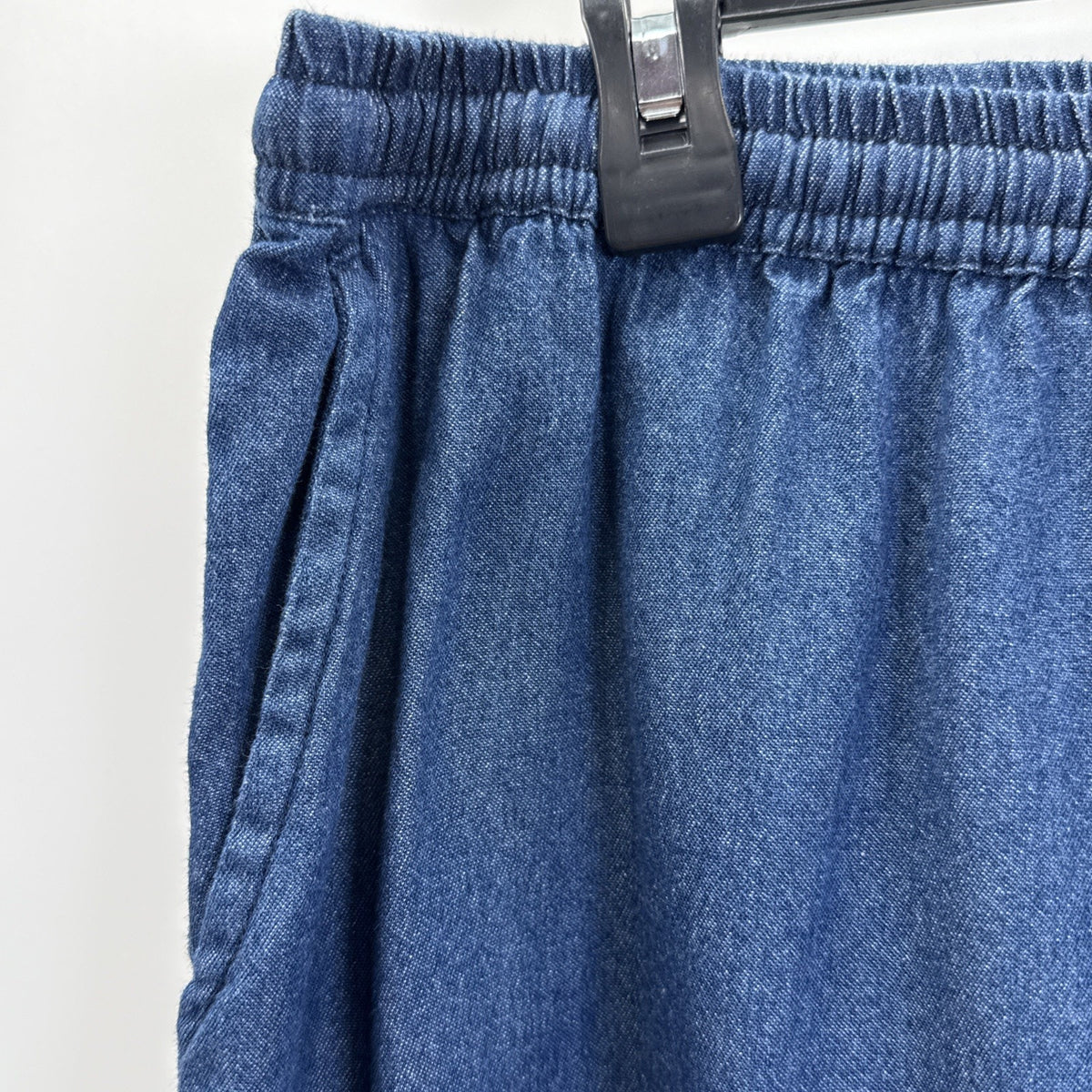 Collections Etc Women's Large Pull On Capri Pants Chambray Blue Elastic Waist