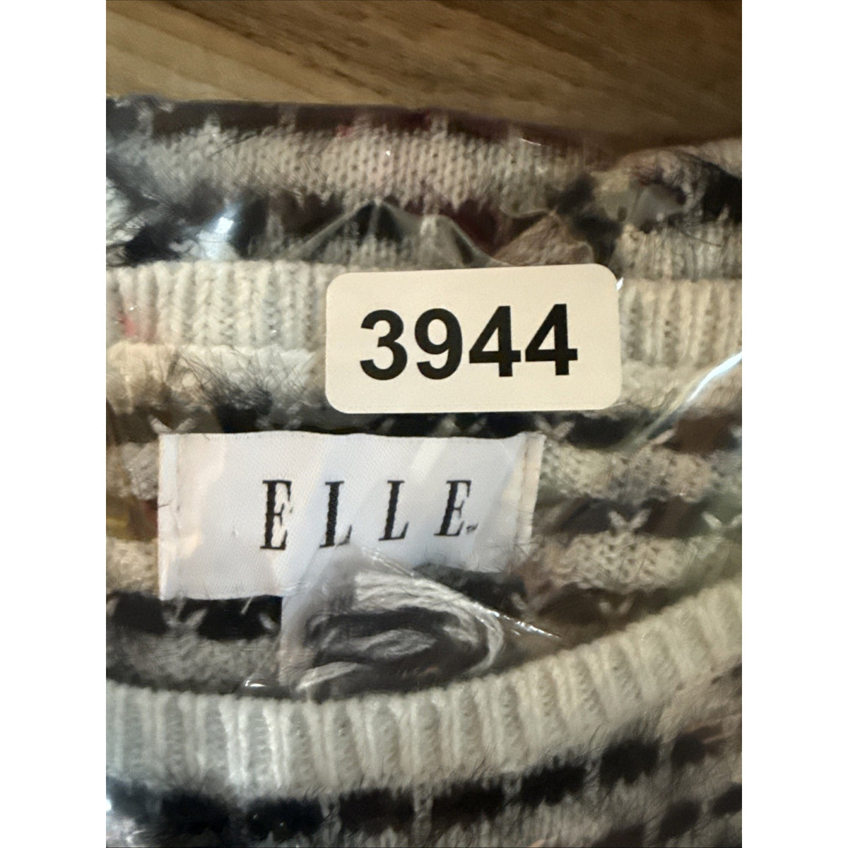 ELLE Women XXL Black White Striped Fuzzy Knit Sweater Scallop Hem Pullover Flaw