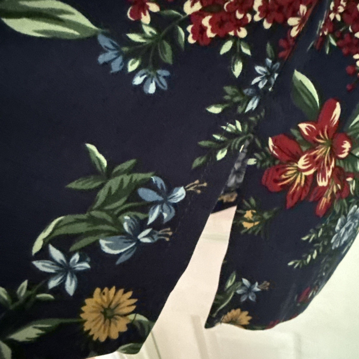 BonWorth Women's Size XS Navy Blue Floral Print Long Sleeve Full Zip Blouse