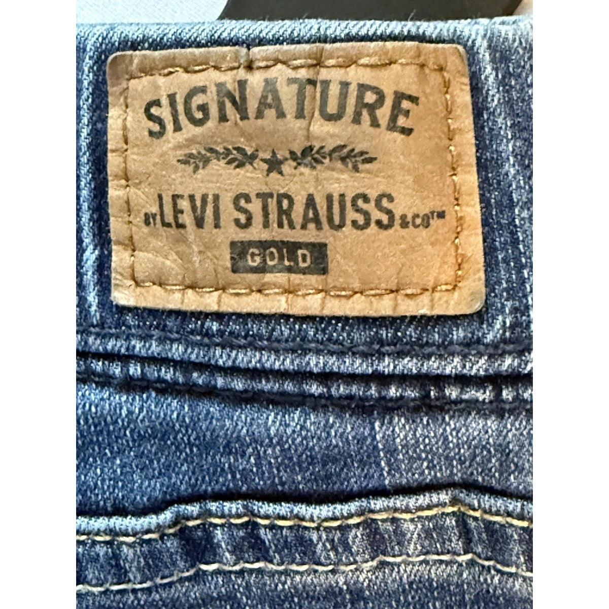 Signature Levi Jeans 10L (30X32) Pull On Skinny Totally Shaping Gold Label