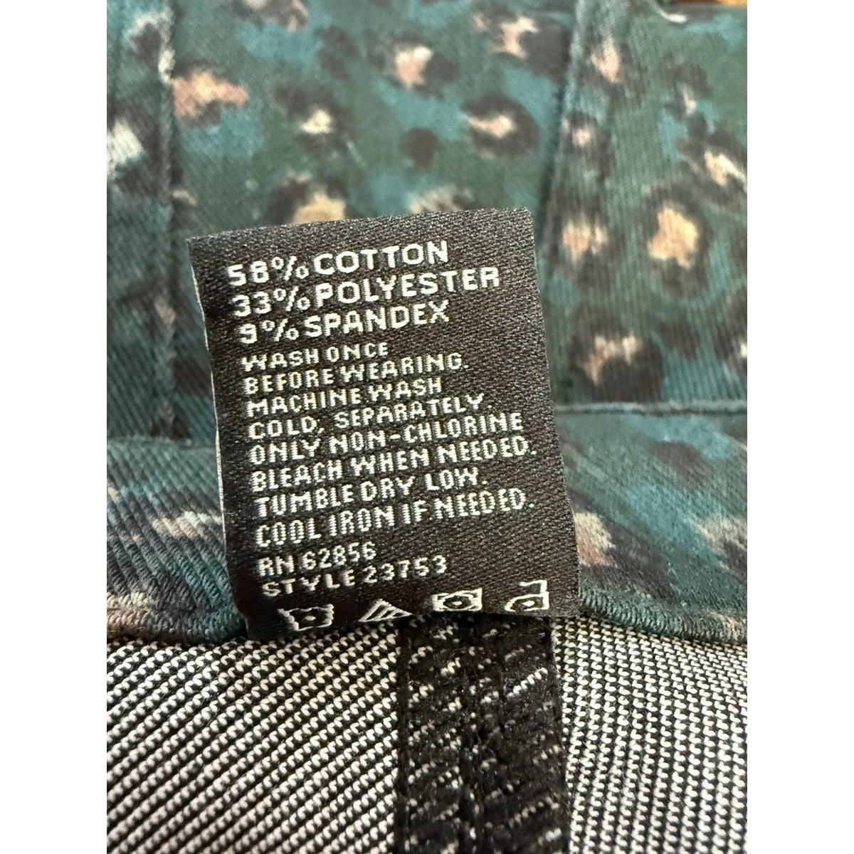 HUE Womens Leopard Print Leggings Green Pull On Stretch Pants Size Large