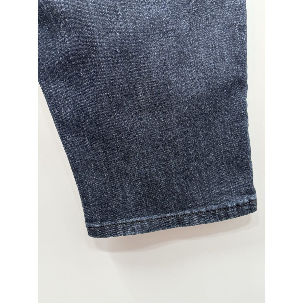 Christopher & Banks Womens Size 6 Dark Wash Embroidered Capri Jeans Mid Rise