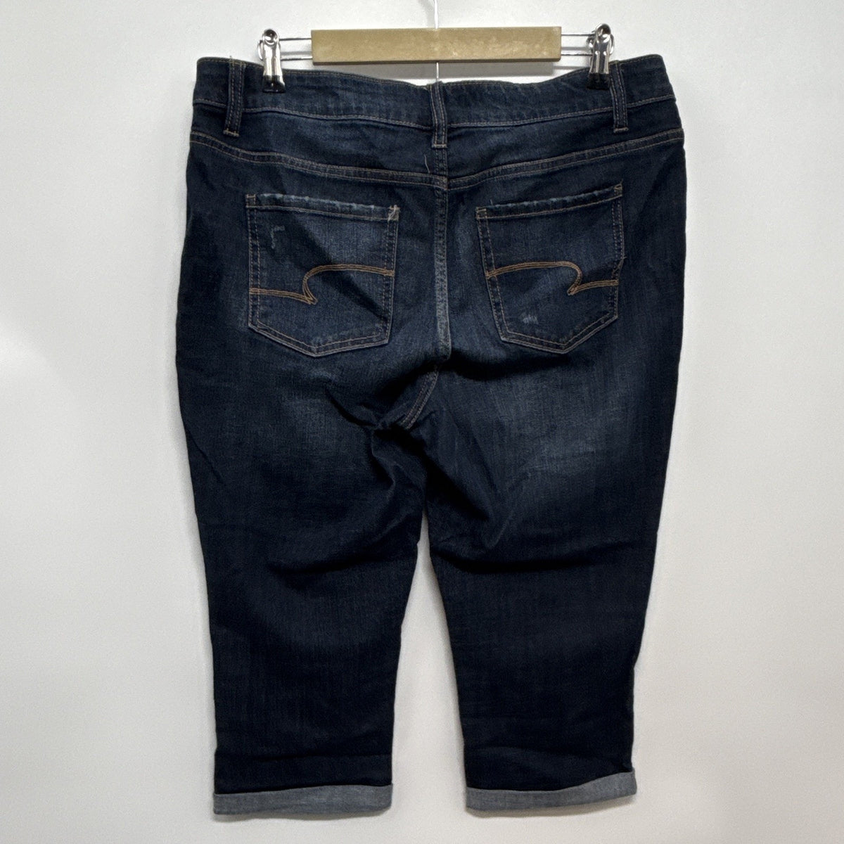 Time and Tru Women’s Size 16 Mid Rise Dark Wash Distressed Cuffed Capri Jeans