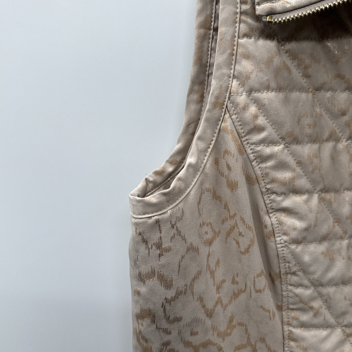 CHICO'S ZENERGY Neema Vest Sz 1 (M) Gold Leopard Quilted Pockets Full Zip Womens