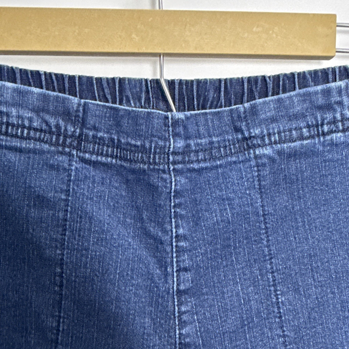 Croft & Barrow Women’s L Blue Denim Capri Pull On Elastic Waist Pockets Stretch