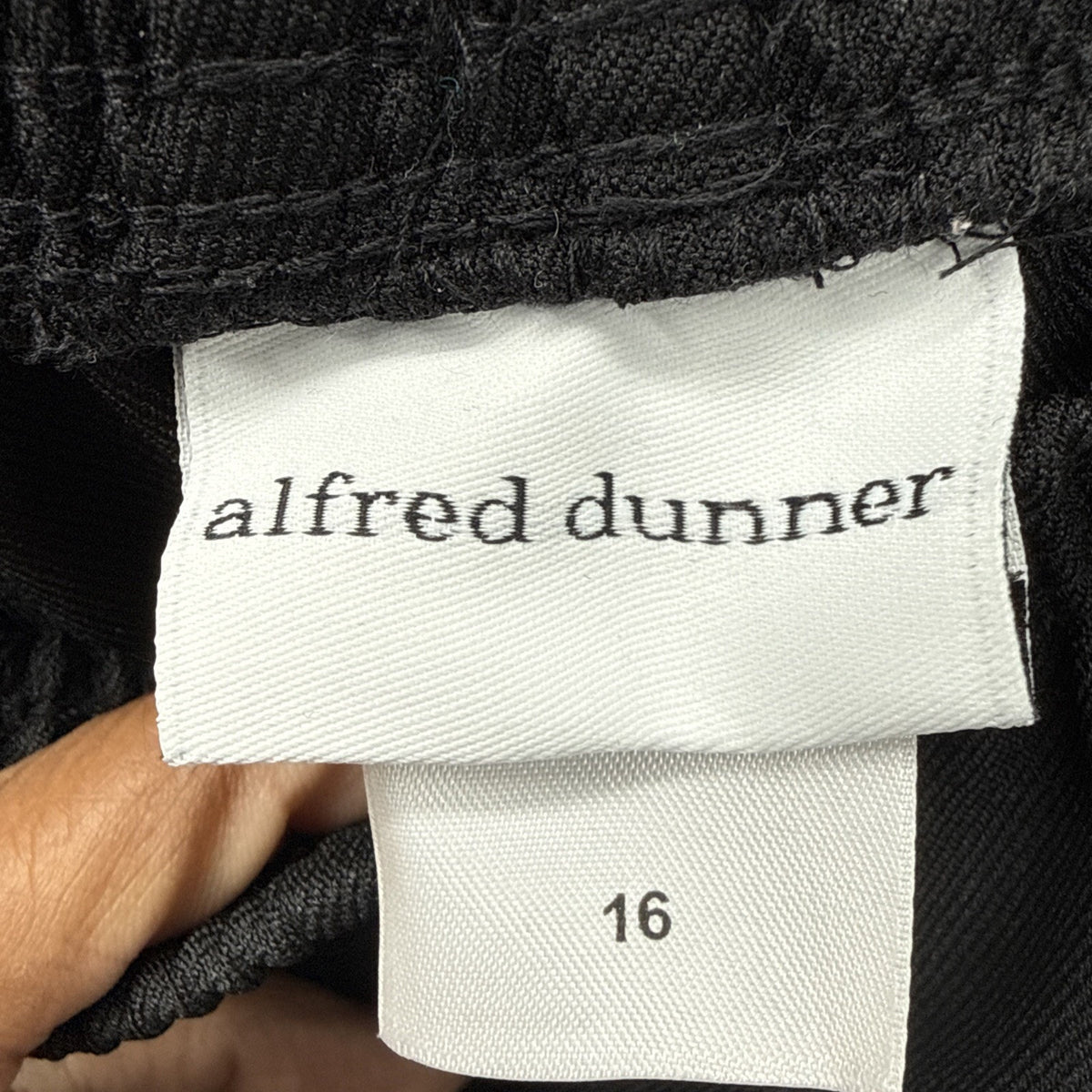Alfred Dunner Pull-On Crop Pants Women's Size 16 Black Pockets 23” Inseam