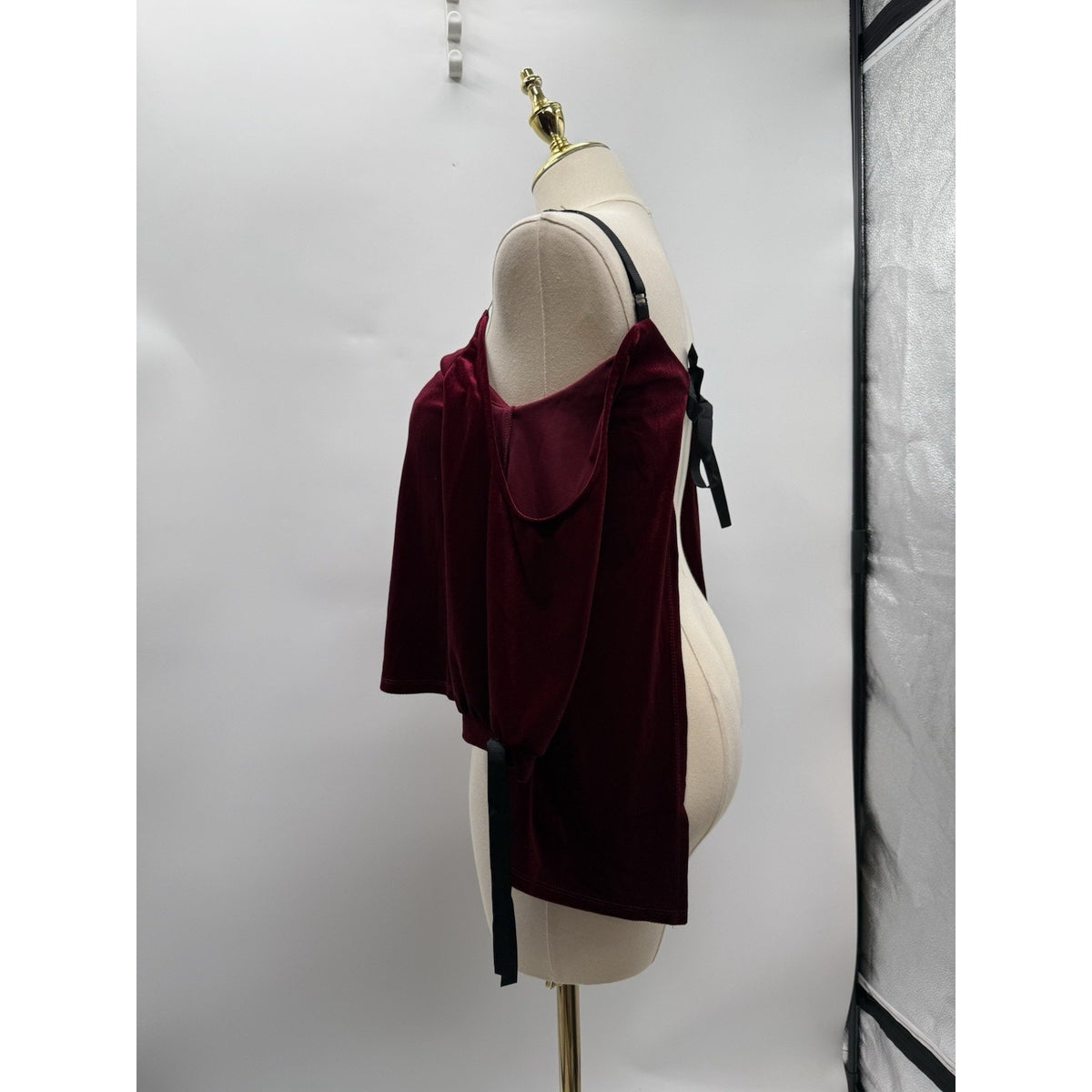 NWT Romeo + Juliet Couture M Burgundy Velvet Cold Shoulder Tie Back Top
